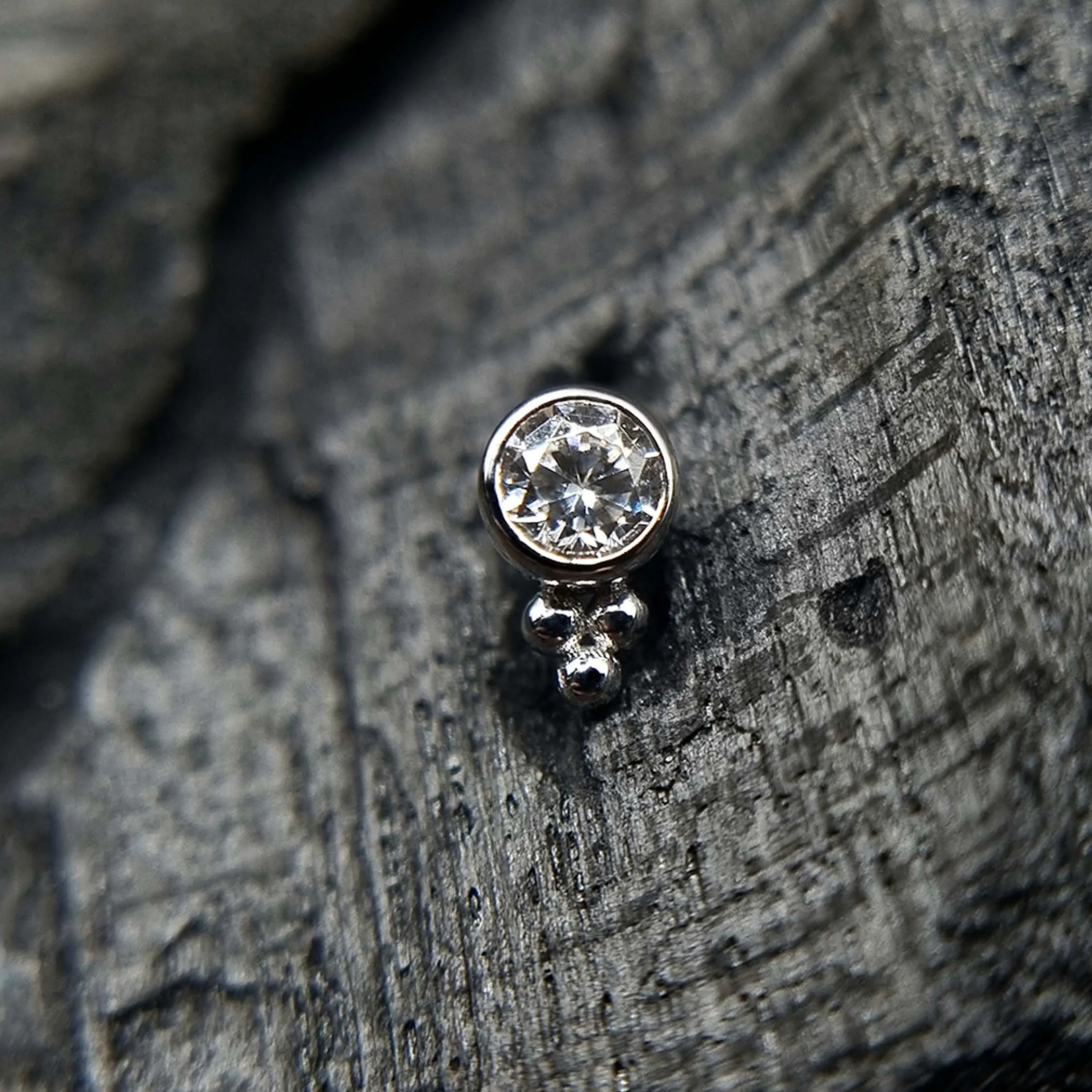 Alisea 1 Oro blanco push pin top