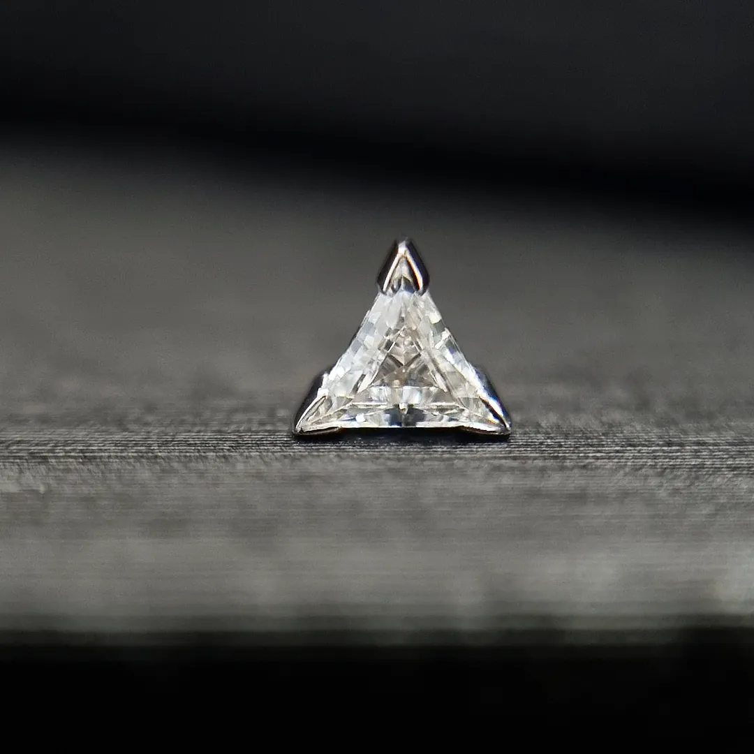 Triángulo Chevron Oro Blanco